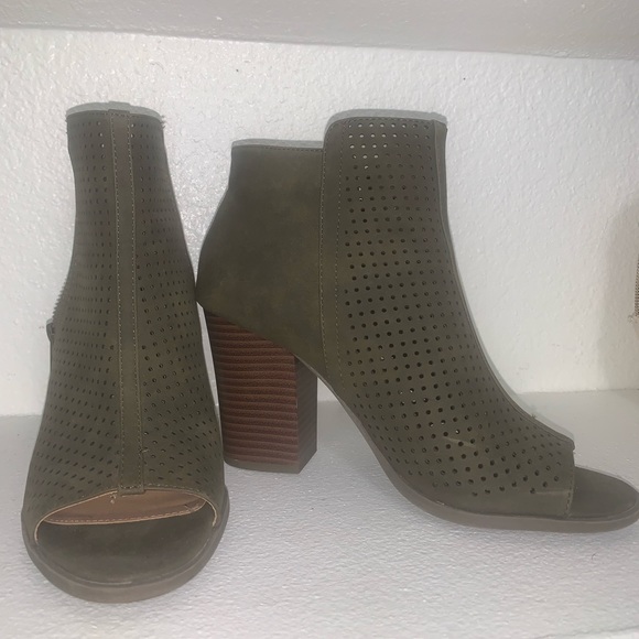 Navy Green Suede Heels - Picture 2 of 4